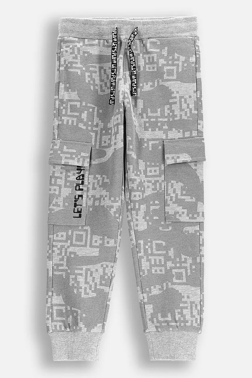Coccodrillo pantaloni de trening pentru copii culoarea gri, cu imprimeu, GAMER BOY KIDS Coccodrillo pantaloni de trening pentru copii culoarea gri, cu imprimeu, GAMER BOY KIDS
