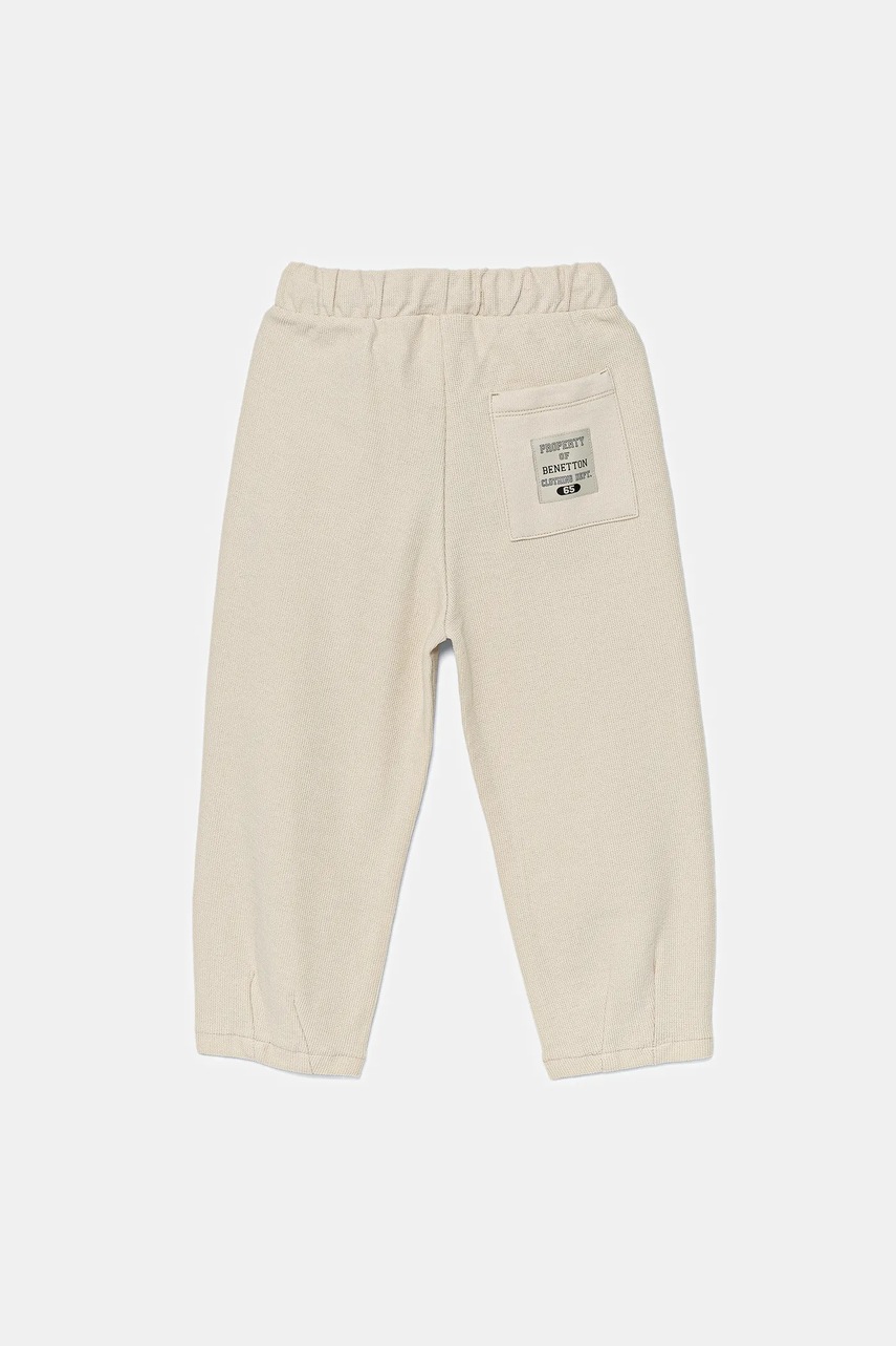 Детские хлопковые штаны United Colors of Benetton цвет бежевый однотонные 3HJMGF04M Детские хлопковые штаны United Colors of Benetton цвет бежевый однотонные 3HJMGF04M