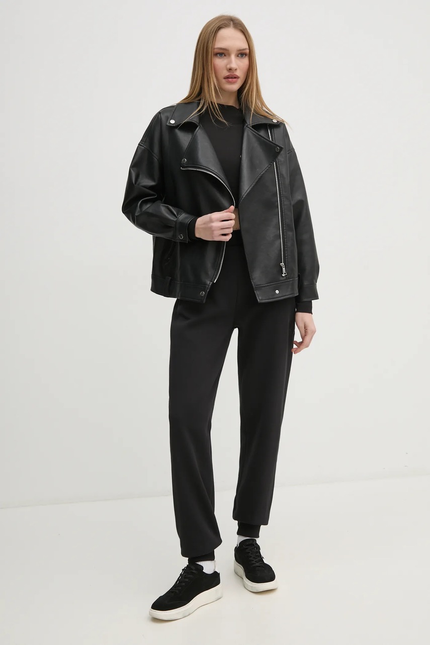 Спортивные штаны Calvin Klein Jeans цвет чёрный однотонные J20J224841 Спортивные штаны Calvin Klein Jeans цвет чёрный однотонные J20J224841