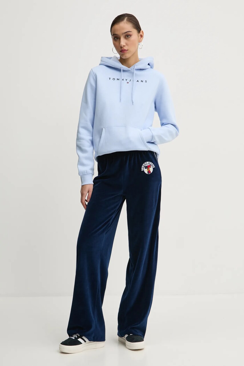 Спортивные штаны из велюра Tommy Jeans цвет синий с аппликацией DW0DW20542 Спортивные штаны из велюра Tommy Jeans цвет синий с аппликацией DW0DW20542