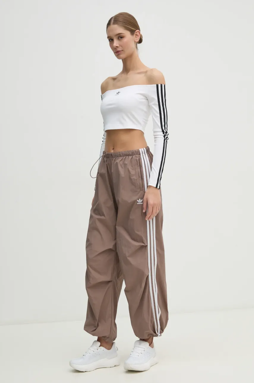 Брюки adidas Originals Adicolor женские цвет коричневый с узором JD3126 Брюки adidas Originals Adicolor женские цвет коричневый с узором JD3126