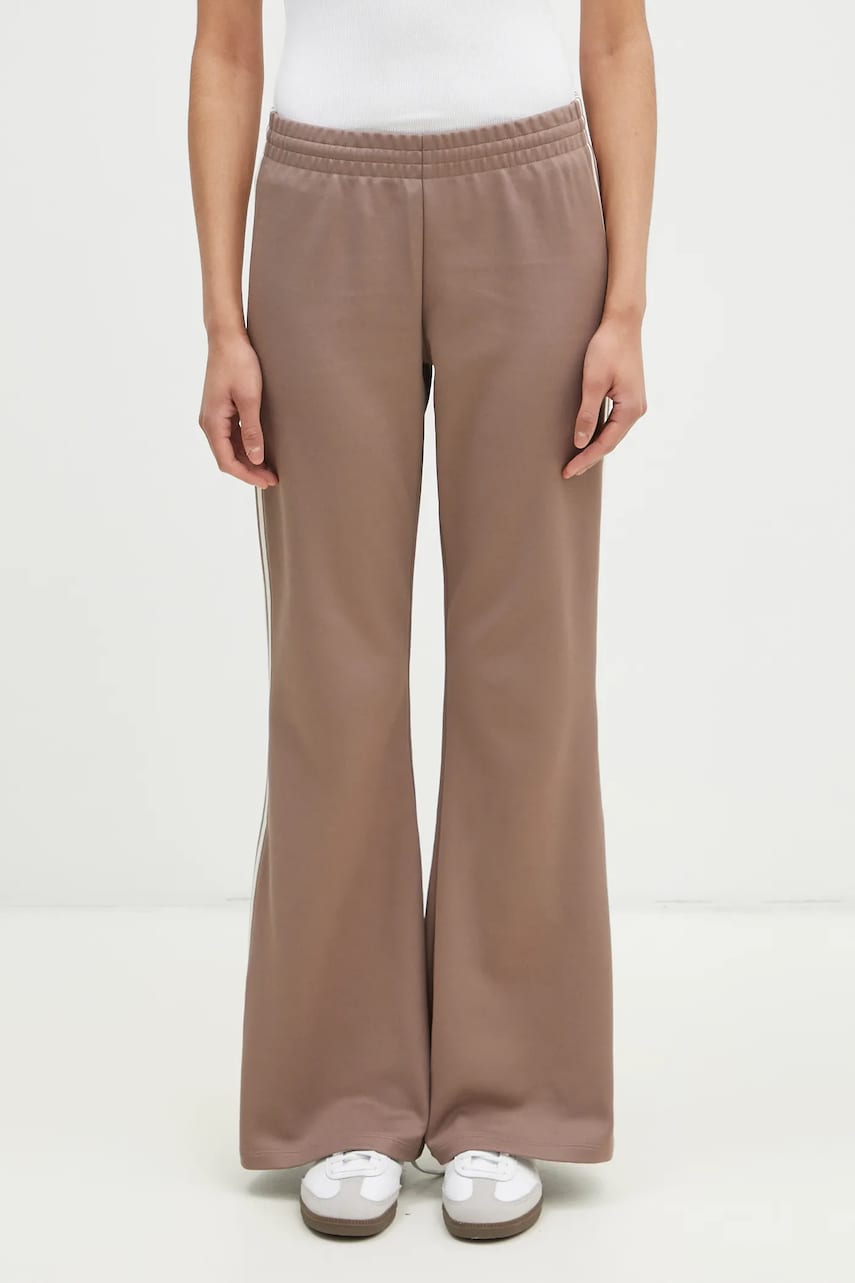 adidas Originals pantaloni de trening 3- Stripes Flared culoarea maro, cu imprimeu, JC5784 adidas Originals pantaloni de trening 3- Stripes Flared culoarea maro, cu imprimeu, JC5784