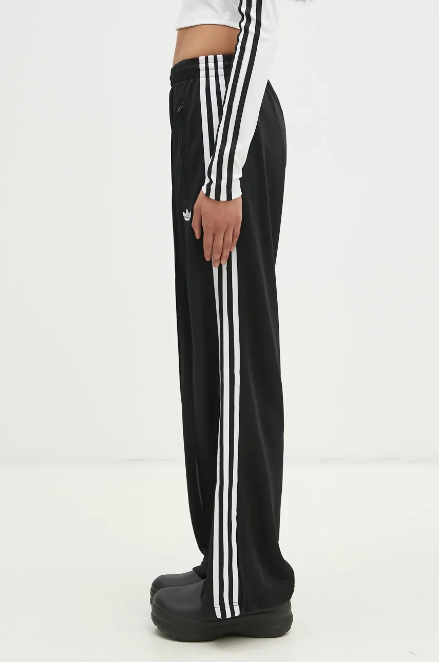 Спортивные штаны adidas Originals Firebird цвет чёрный с узором JC8245 Спортивные штаны adidas Originals Firebird цвет чёрный с узором JC8245