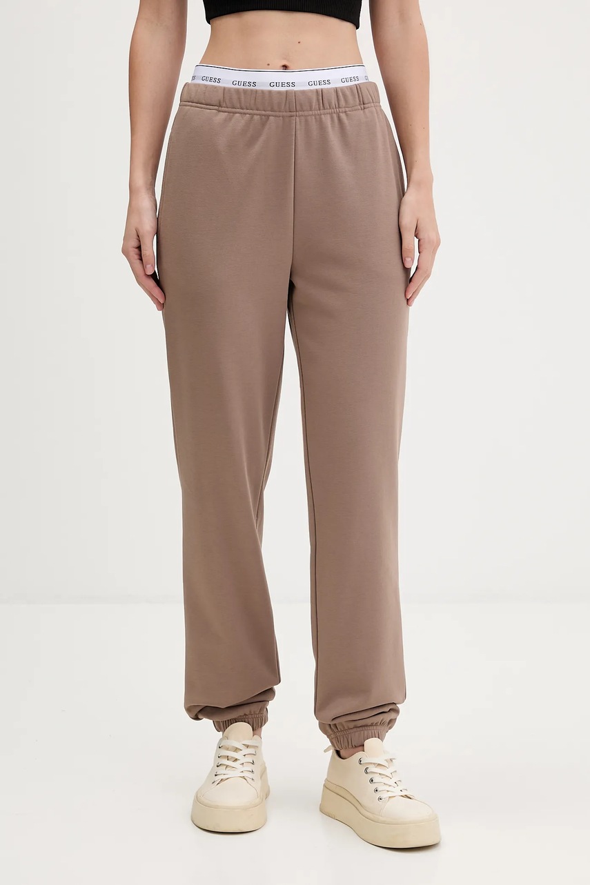 

Спортен панталон Guess SOFIA в бежово с изчистен дизайн O5RB01 KCO31, Кафяв