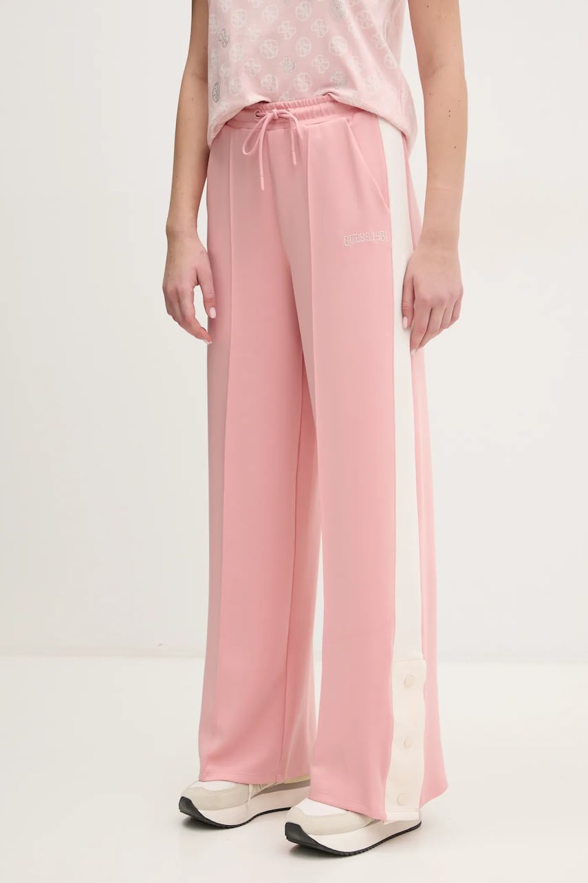 Levně Tepláky Guess SUZANNE dámské, růžová barva, s aplikací, V5RB00 KCO72