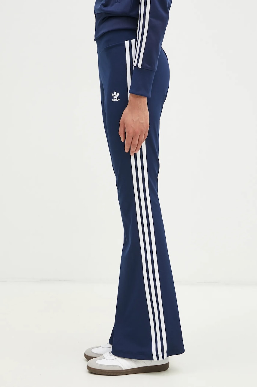 Спортивные штаны adidas Originals Flared Leggings цвет синий с узором JD4602 Спортивные штаны adidas Originals Flared Leggings цвет синий с узором JD4602