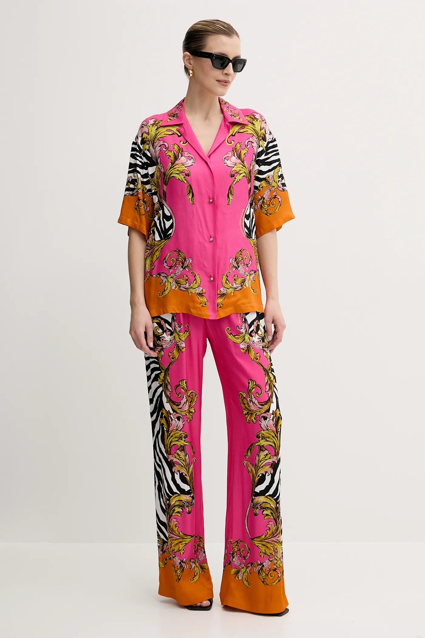 Брюки Versace Jeans Couture цвет розовый широкие высокая посадка 78HAA1P2 NS653 Брюки Versace Jeans Couture цвет розовый широкие высокая посадка 78HAA1P2 NS653