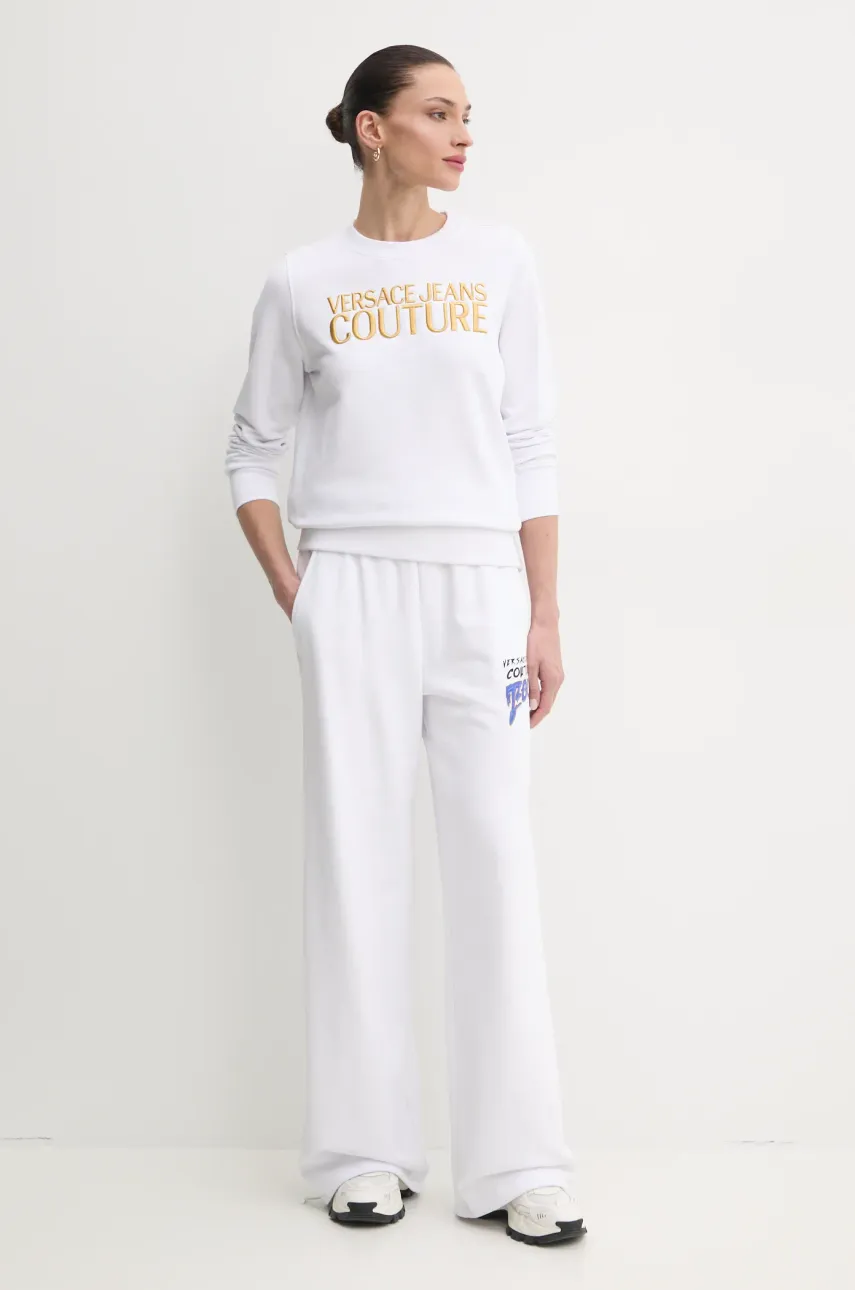 Хлопковые спортивные штаны Versace Jeans Couture женские цвет белый с принтом 78HAAC07 CF00C Хлопковые спортивные штаны Versace Jeans Couture женские цвет белый с принтом 78HAAC07 CF00C