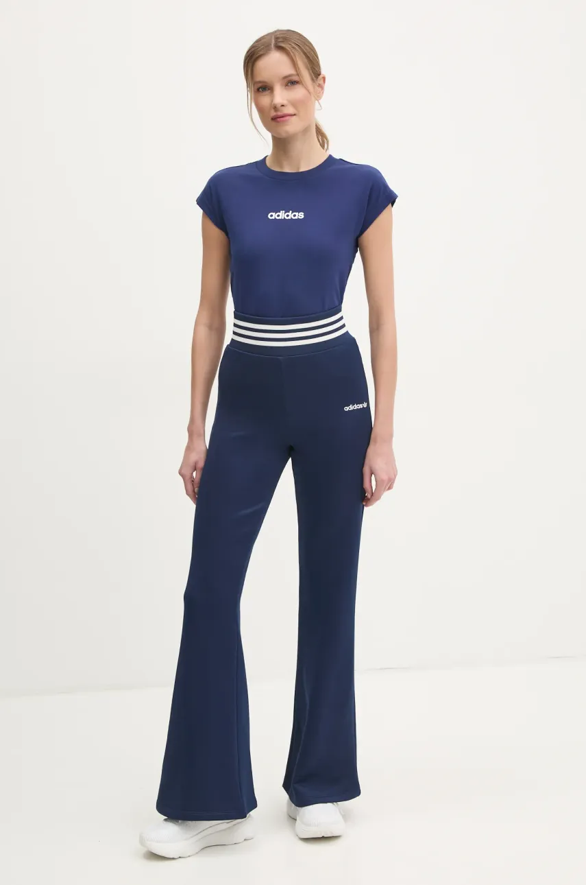 Спортивные штаны adidas Originals FLARED PANTS цвет синий с аппликацией JC7688 Спортивные штаны adidas Originals FLARED PANTS цвет синий с аппликацией JC7688