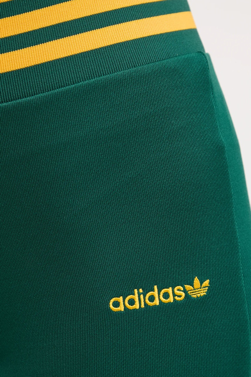 Спортивні штани adidas Originals FLARED PANTS жіночі колір зелений з аплікацією JC7689 