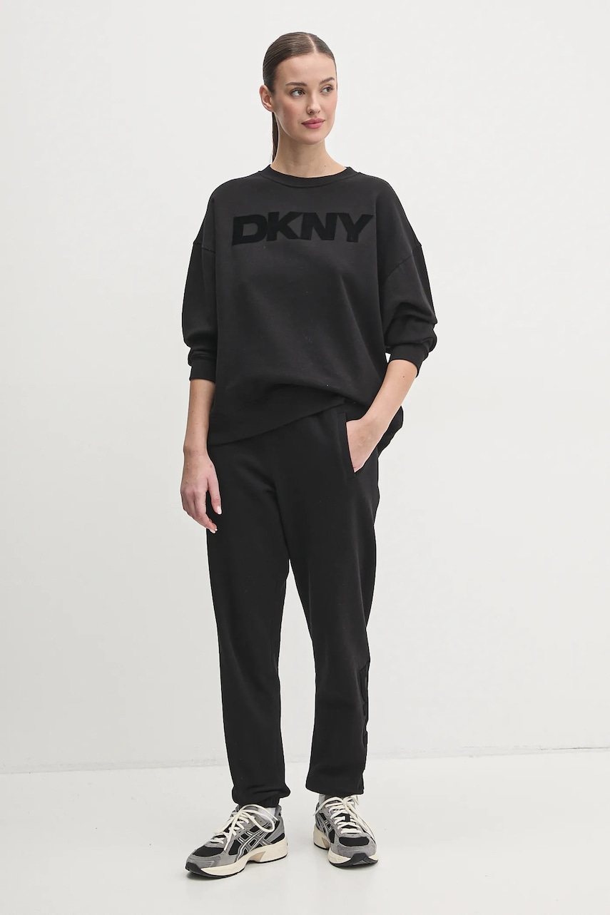 Спортивные штаны Dkny цвет чёрный с аппликацией DP5P3585 Спортивные штаны Dkny цвет чёрный с аппликацией DP5P3585