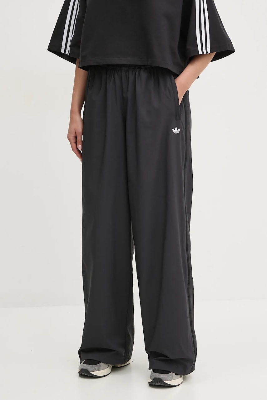 adidas Originals pantaloni de trening WOVEN TP femei, culoarea negru, cu imprimeu, JX9206 adidas Originals pantaloni de trening WOVEN TP femei, culoarea negru, cu imprimeu, JX9206