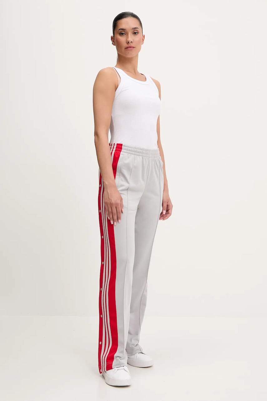 Спортивные штаны adidas Originals Adibreak цвет серый с аппликацией JP2304 Спортивные штаны adidas Originals Adibreak цвет серый с аппликацией JP2304