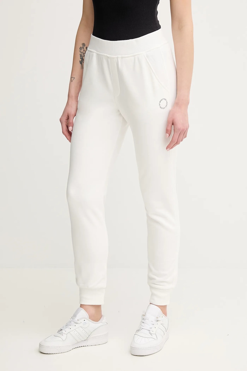 United Colors of Benetton pantaloni de trening culoarea alb, cu imprimeu, 31NB3F04E