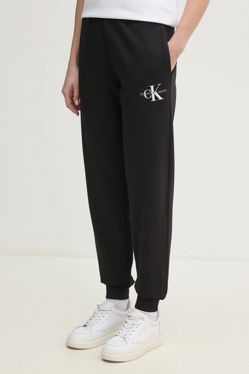 Levně Bavlněné tepláky Calvin Klein Jeans černá barva, s potiskem, J20J225354