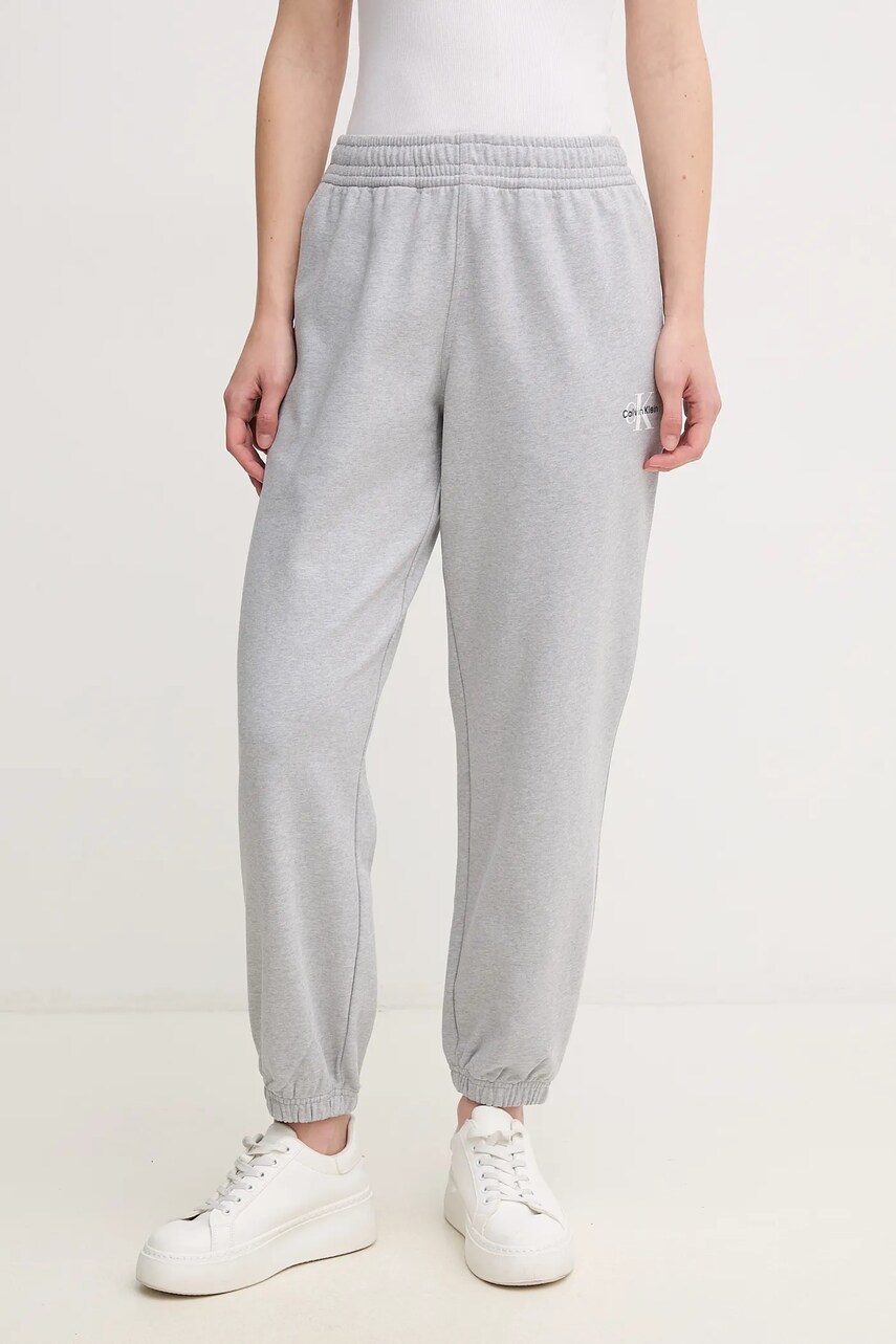 Levně Tepláky Calvin Klein Jeans dámské, šedá barva, hladké, LV047B235G
