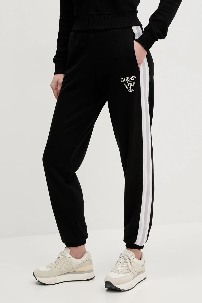 Levně Tepláky Guess YARROW dámské, černá barva, s potiskem, V5GB15 KCRT1