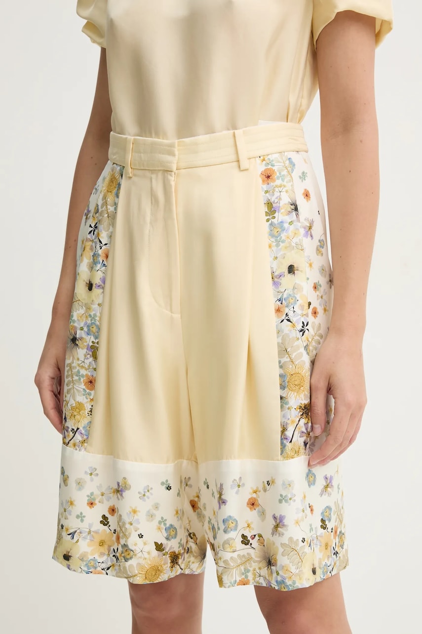MUNTHE pantaloni scurți din mătase FABIANE culoarea bej, modelator, high waist, 251140125118 MUNTHE pantaloni scurți din mătase FABIANE culoarea bej, modelator, high waist, 251140125118