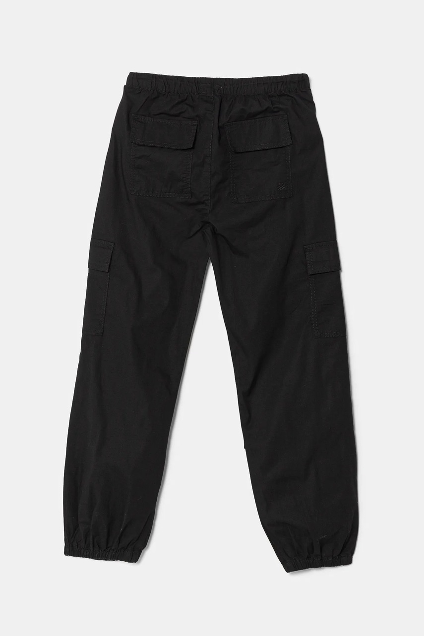 Детские брюки United Colors of Benetton цвет чёрный однотонные 4L2VCF046 Детские брюки United Colors of Benetton цвет чёрный однотонные 4L2VCF046