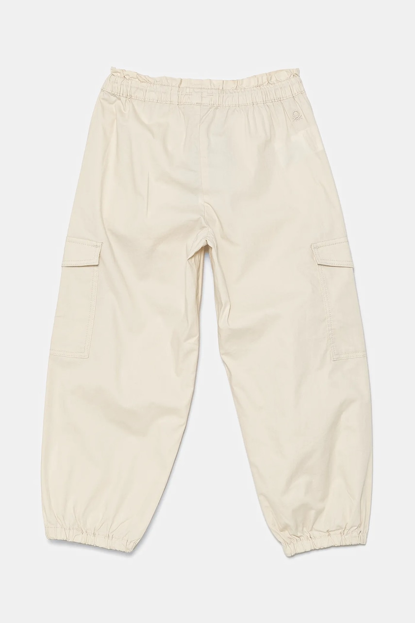 Детские брюки United Colors of Benetton цвет бежевый однотонные 4L2VGF028 Детские брюки United Colors of Benetton цвет бежевый однотонные 4L2VGF028