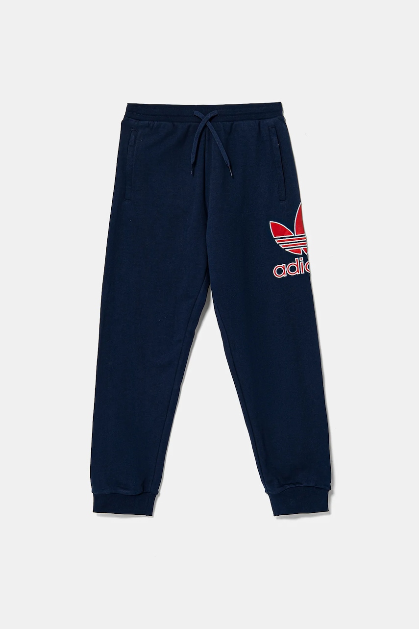 Детские хлопковые штаны adidas Originals цвет синий с аппликацией JC9142 Детские хлопковые штаны adidas Originals цвет синий с аппликацией JC9142