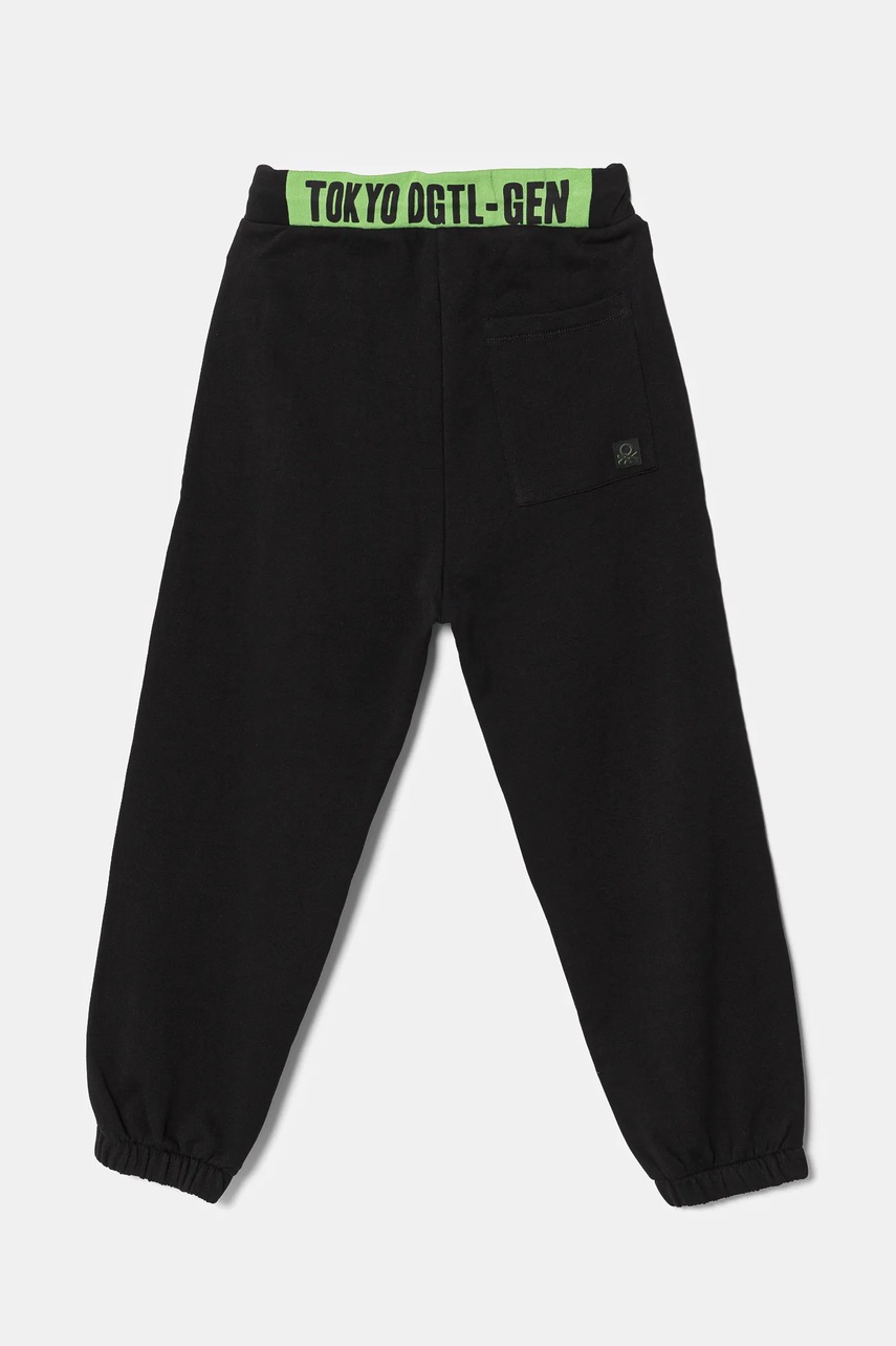 Детские хлопковые штаны United Colors of Benetton цвет чёрный с принтом 3J68CF05W
