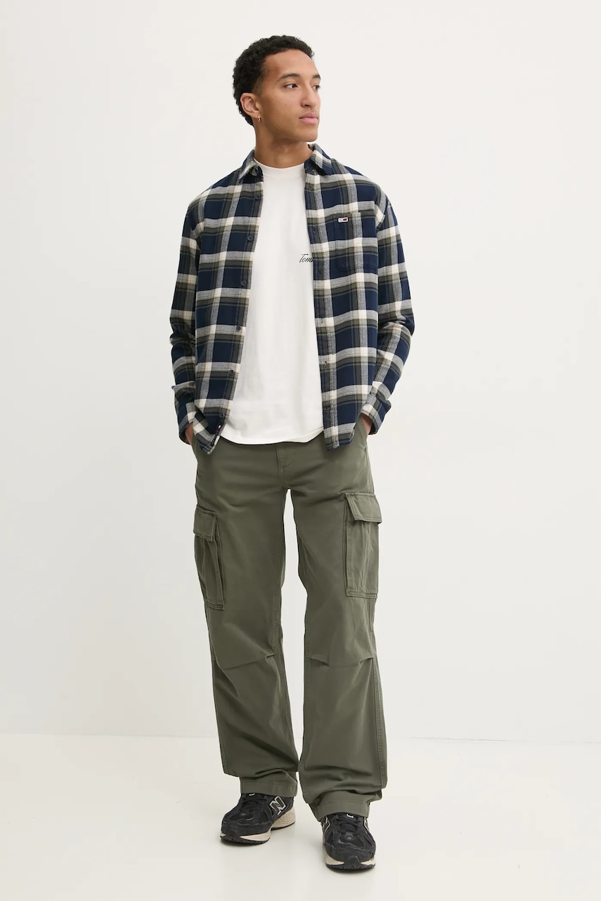 Хлопковые брюки Tommy Jeans цвет зелёный со шнуровкой DM0DM20293 Хлопковые брюки Tommy Jeans цвет зелёный со шнуровкой DM0DM20293
