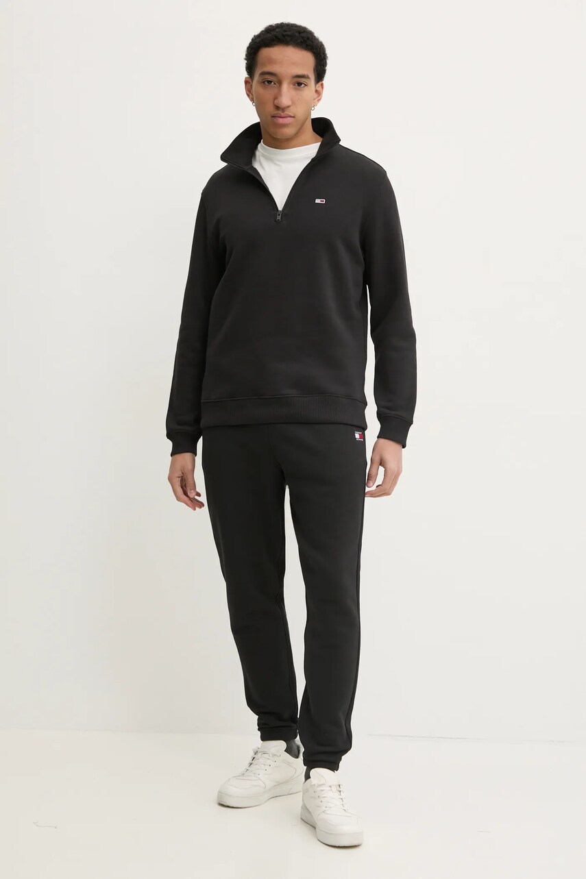 Хлопковые спортивные штаны Tommy Jeans цвет чёрный однотонные DM0DM20276 Хлопковые спортивные штаны Tommy Jeans цвет чёрный однотонные DM0DM20276