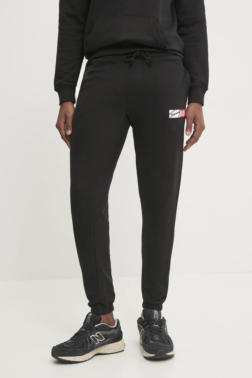 Tommy Jeans pantaloni de trening din bumbac culoarea negru, cu imprimeu, DM0DM20277