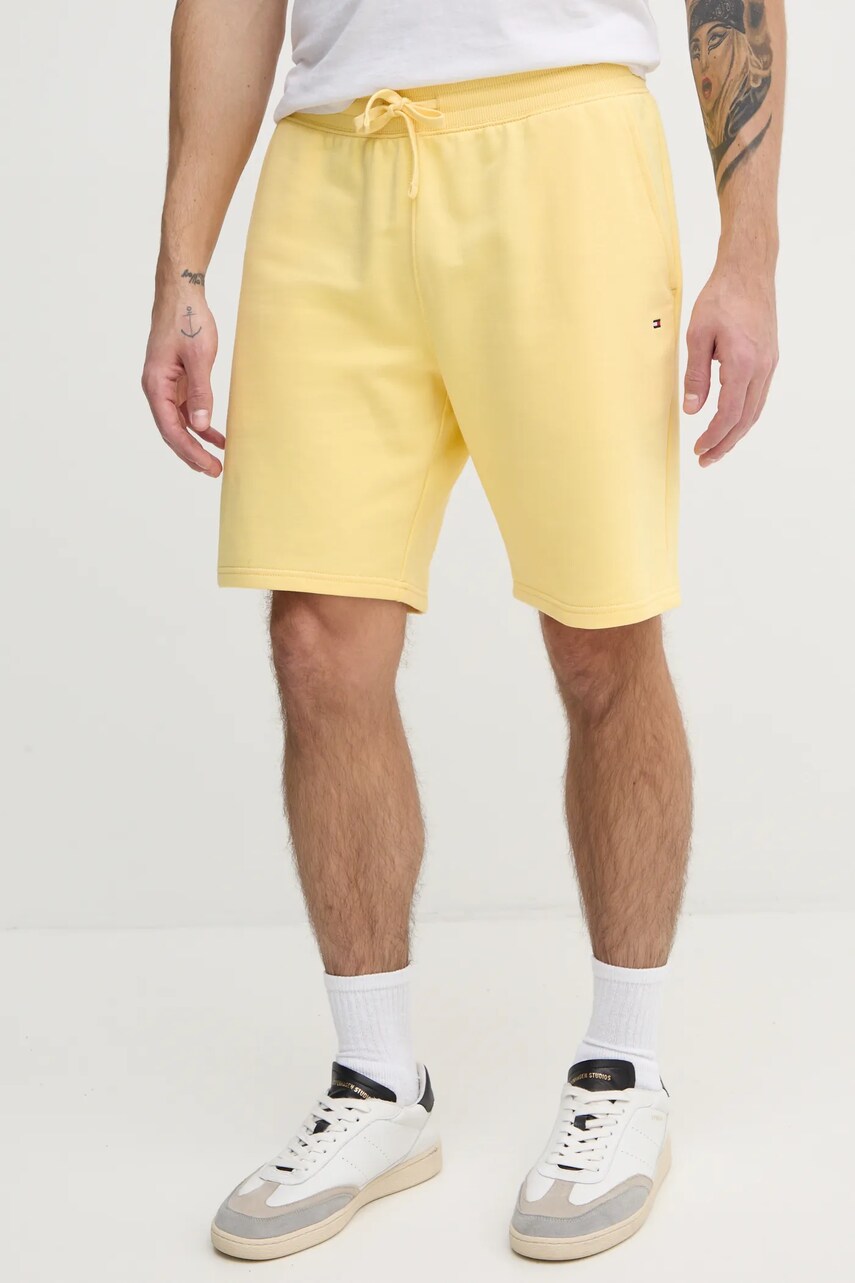 Levně Bavlněné šortky Tommy Hilfiger žlutá barva, MW0MW37240