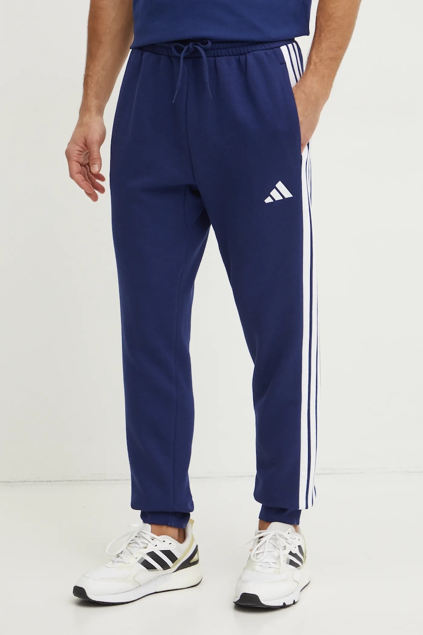 adidas pantaloni de trening Essentials culoarea albastru marin, cu imprimeu, JD1859 adidas pantaloni de trening Essentials culoarea albastru marin, cu imprimeu, JD1859