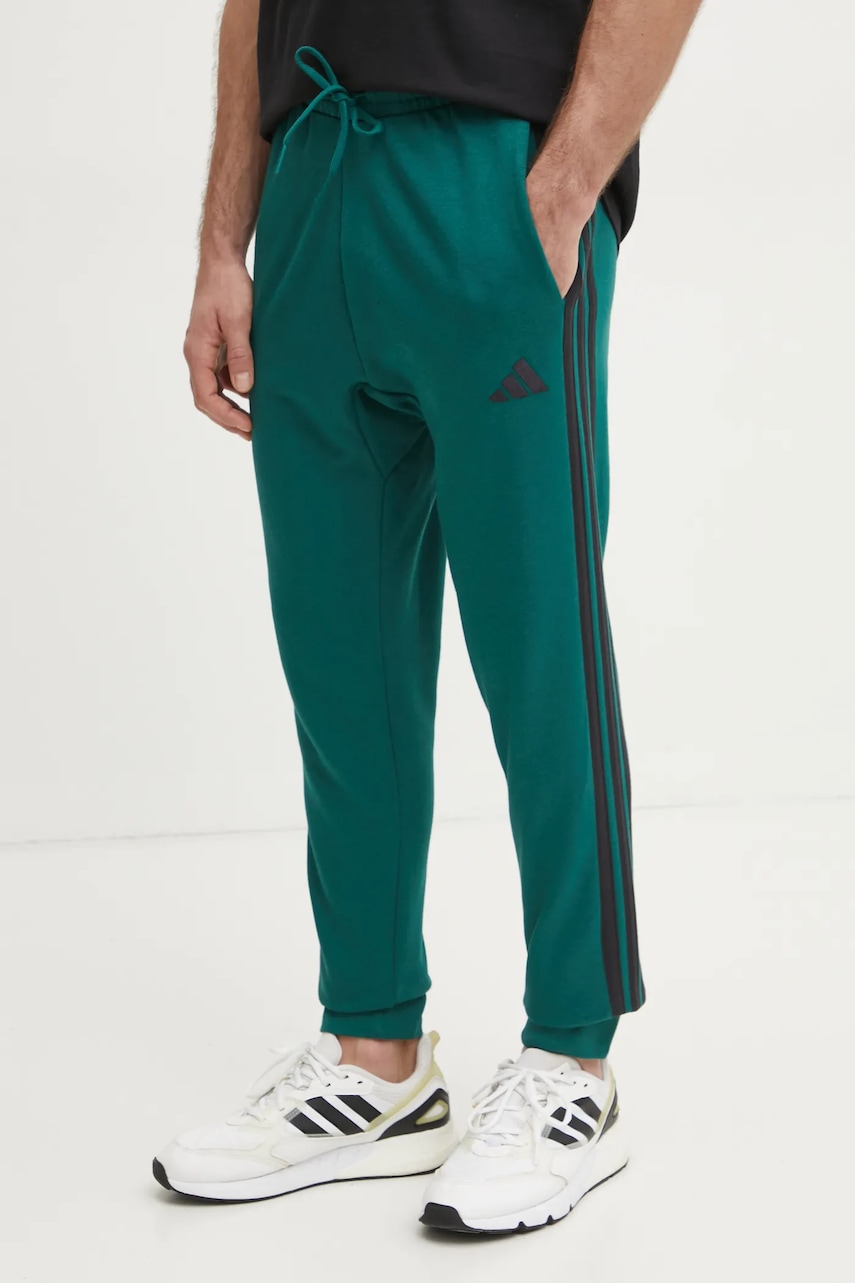 adidas pantaloni de trening Essentials culoarea verde, cu imprimeu, JD1879 adidas pantaloni de trening Essentials culoarea verde, cu imprimeu, JD1879