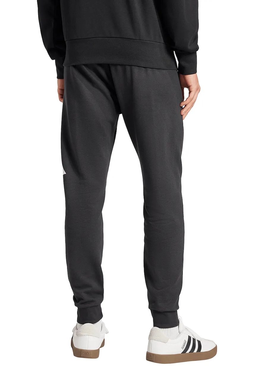 Спортивные штаны adidas Essentials цвет чёрный с принтом IN6163 Спортивные штаны adidas Essentials цвет чёрный с принтом IN6163