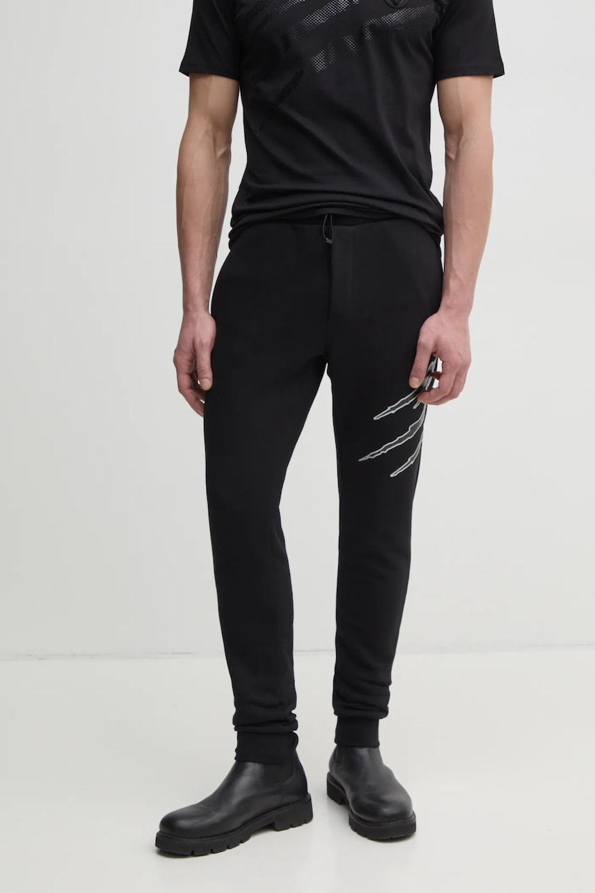 PLEIN SPORT pantaloni de trening barbati, culoarea negru, cu imprimeu, SAEC MJT2490 STE001N PLEIN SPORT pantaloni de trening barbati, culoarea negru, cu imprimeu, SAEC MJT2490 STE001N