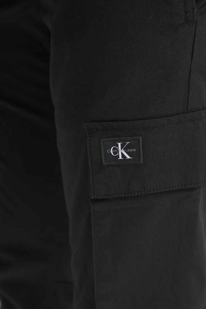 Παντελόνι Calvin Klein Jeans χρώμα: μαύρο, J30J327614 φωτογραφία