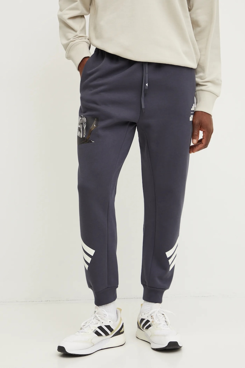 adidas pantaloni de trening x Mandalorian culoarea gri, cu imprimeu, JI5724 adidas pantaloni de trening x Mandalorian culoarea gri, cu imprimeu, JI5724