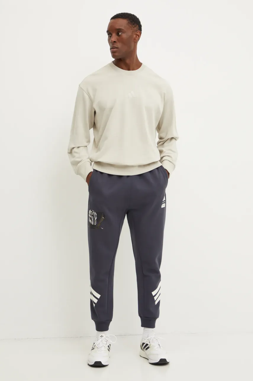 Спортивные штаны adidas x Mandalorian цвет серый с принтом JI5724 Спортивные штаны adidas x Mandalorian цвет серый с принтом JI5724