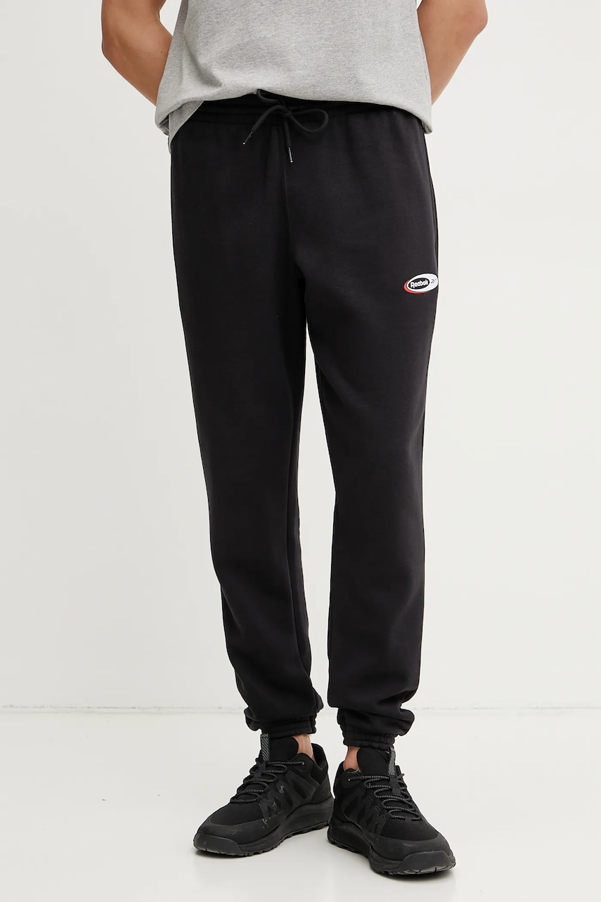 Reebok Classic pantaloni de trening barbati, culoarea negru, cu imprimeu, 100215126 Reebok Classic pantaloni de trening barbati, culoarea negru, cu imprimeu, 100215126