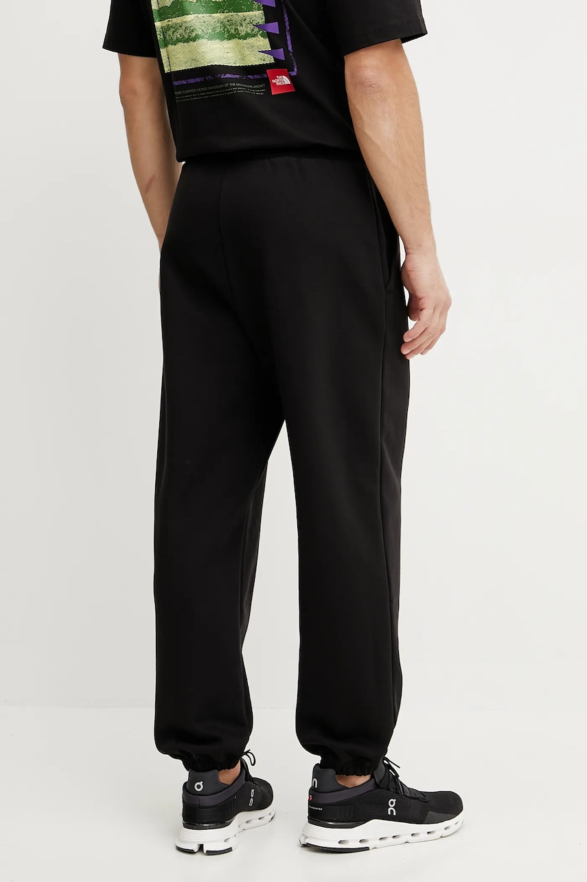 The North Face pamut melegítőnadrág Axys fekete, férfi, sima, NF0A8C1UJK31 termék 2. képe