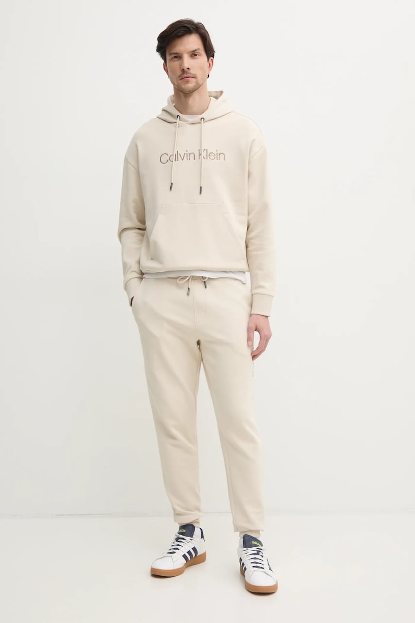 Хлопковые спортивные штаны Calvin Klein цвет бежевый с аппликацией K10K114254 Хлопковые спортивные штаны Calvin Klein цвет бежевый с аппликацией K10K114254