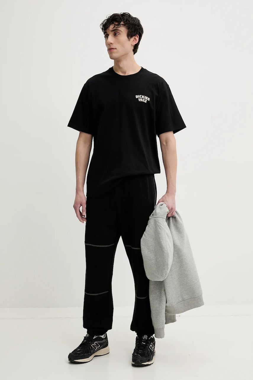 Спортивные штаны Dickies цвет чёрный с аппликацией DK0A866TBLK1 Спортивные штаны Dickies цвет чёрный с аппликацией DK0A866TBLK1