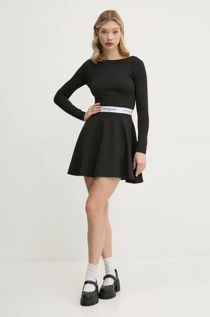 Платье Tommy Jeans цвет чёрный mini расклешённое DW0DW19465 Платье Tommy Jeans цвет чёрный mini расклешённое DW0DW19465