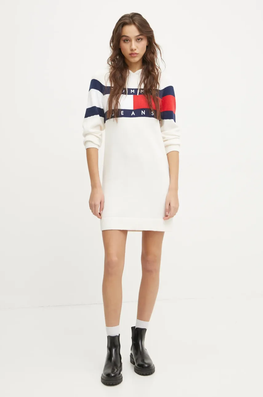 Бавовняна сукня Tommy Jeans колір бежевий mini облягаюча DW0DW19470