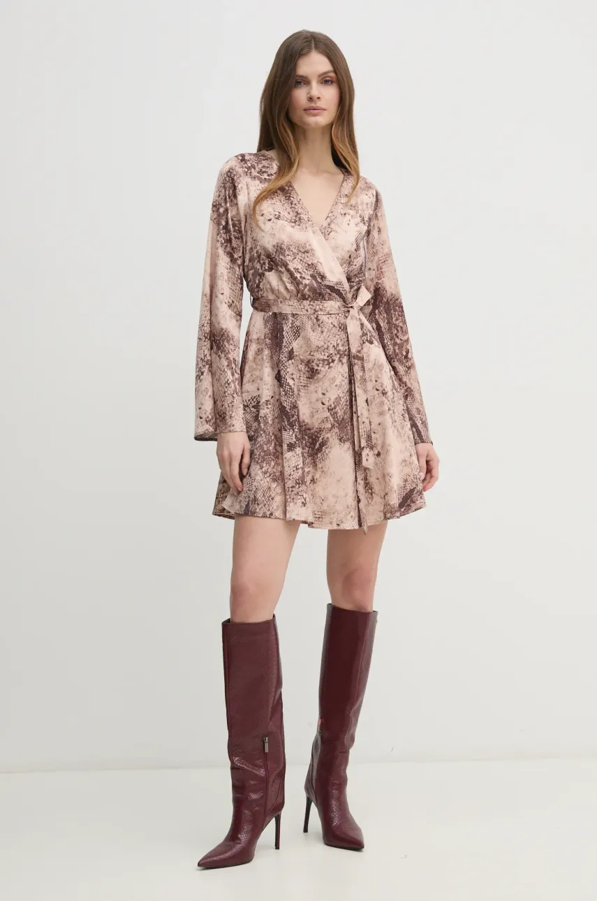 Платье Guess NEW LAILA цвет бежевый mini расклешённое W5RK92 WF1T2 Платье Guess NEW LAILA цвет бежевый mini расклешённое W5RK92 WF1T2