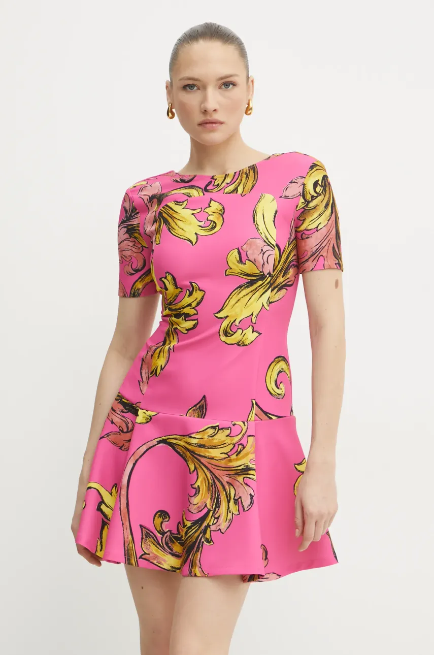 Платье Versace Jeans Couture цвет розовый mini расклешённое 78HAO908 NS636 Платье Versace Jeans Couture цвет розовый mini расклешённое 78HAO908 NS636