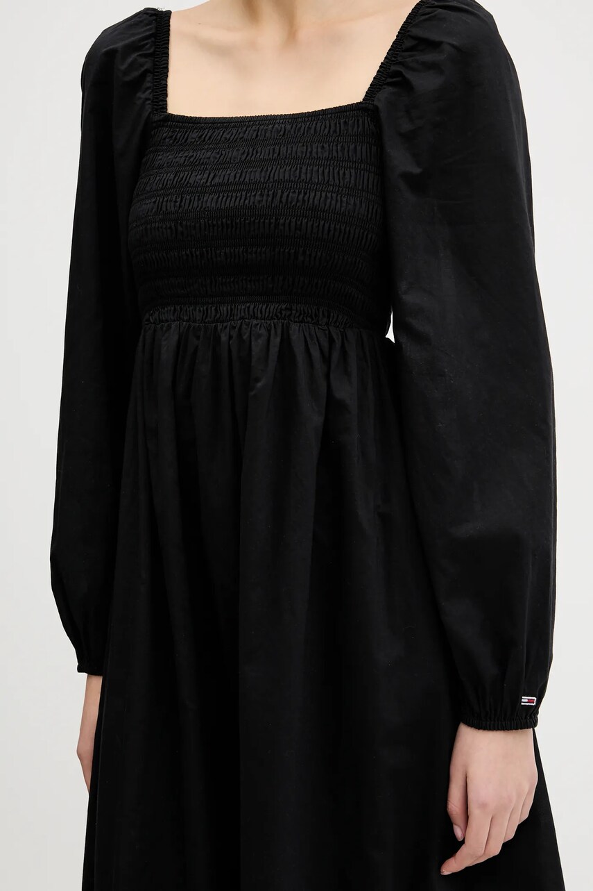 Бавовняна сукня Tommy Jeans колір чорний midi розкльошена DW0DW21335