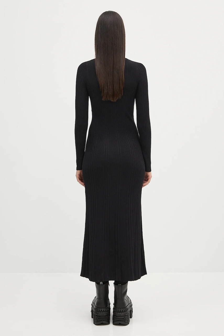 Сукня Samsoe Samsoe Sacheryl V-Neck колір чорний maxi пряма F25100046