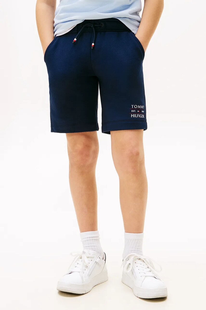 

Детски къси панталони Tommy Hilfiger в тъмносиньо с регулируема талия KB0KB09481, Тъмносин