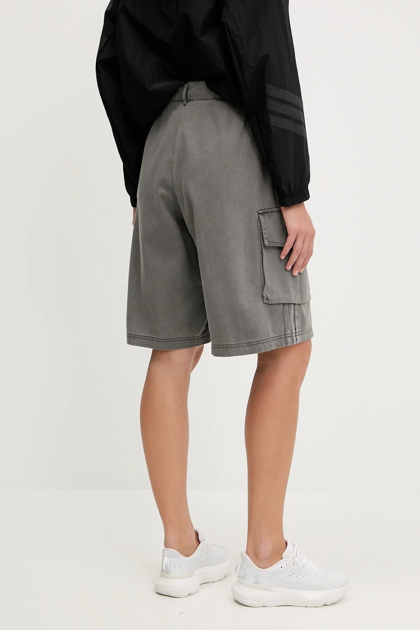 Τζιν σορτς adidas Originals Cargo Jorts φωτογραφία