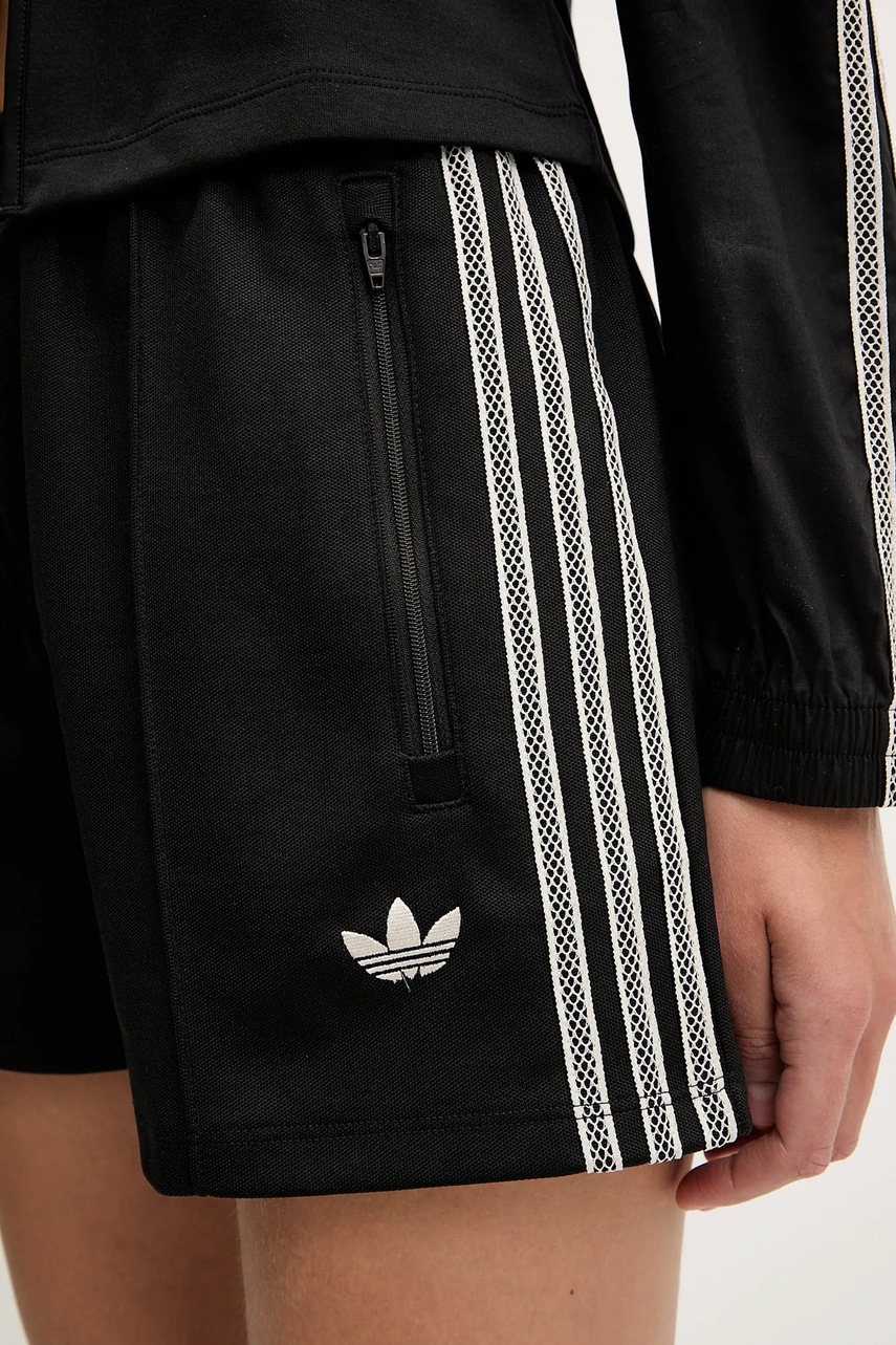 Σορτς adidas Originals Shorts χρώμα: μαύρο, KC0680 φωτογραφία